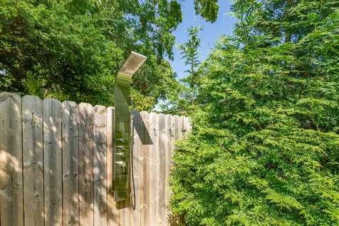 22 Sandra Road East Hampton NY 11937