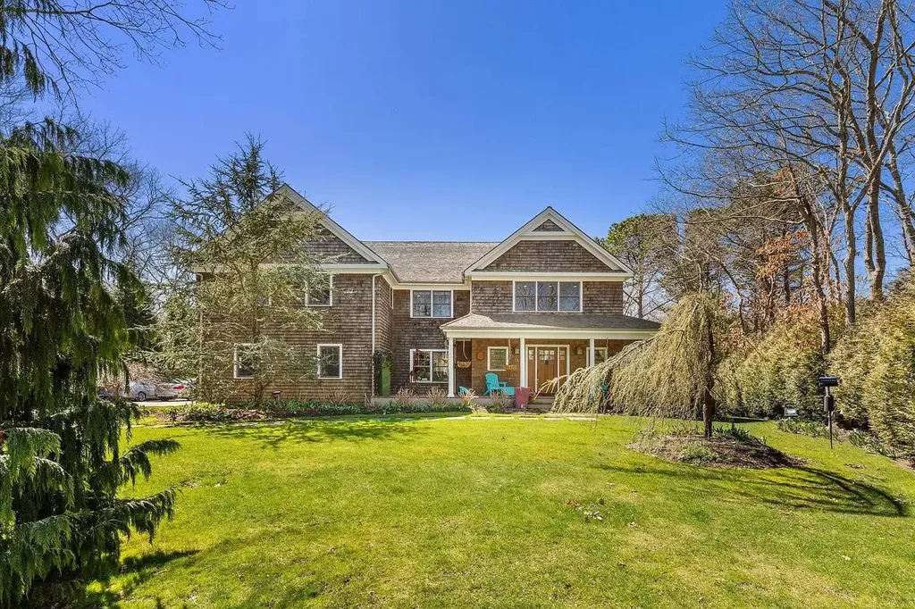 13 Dering Lane East Hampton NY 11937