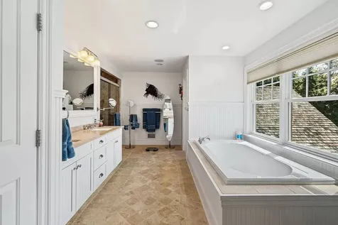 13 Dering Lane East Hampton NY 11937
