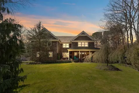 13 Dering Lane East Hampton NY 11937