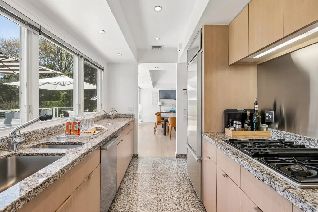 264 Edge Of Woods Road Southampton NY 11968