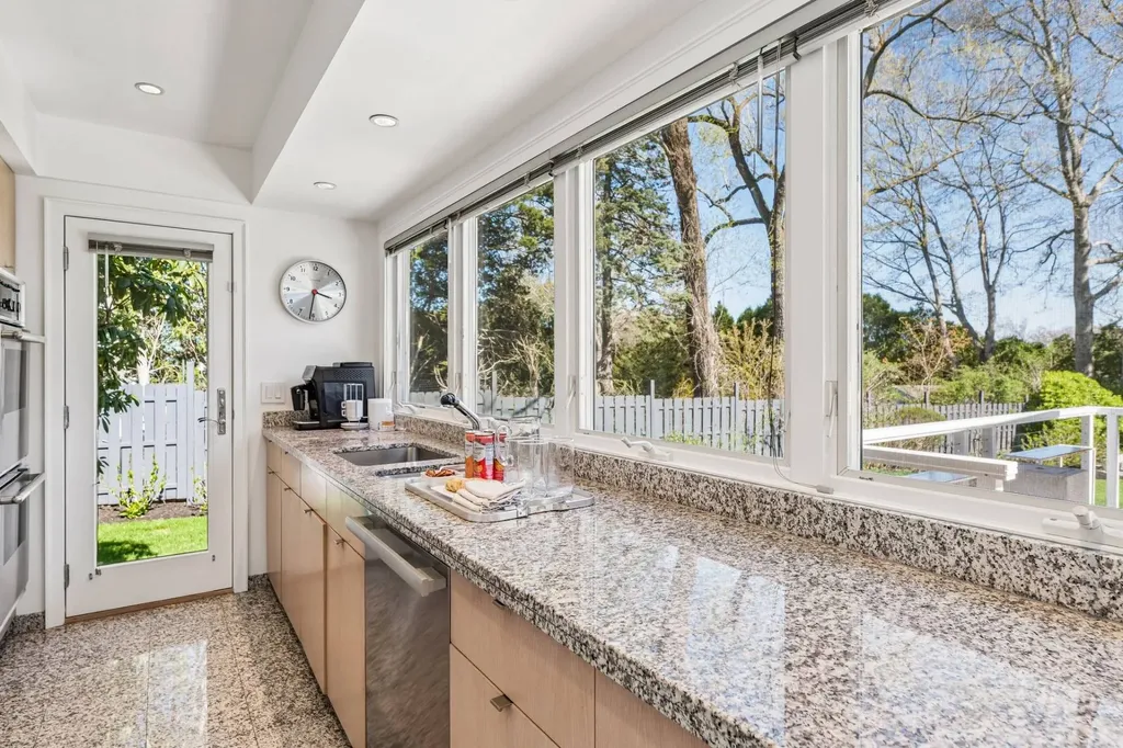 264 Edge Of Woods Road Southampton NY 11968