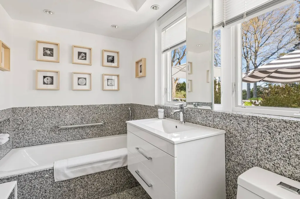 264 Edge Of Woods Road Southampton NY 11968