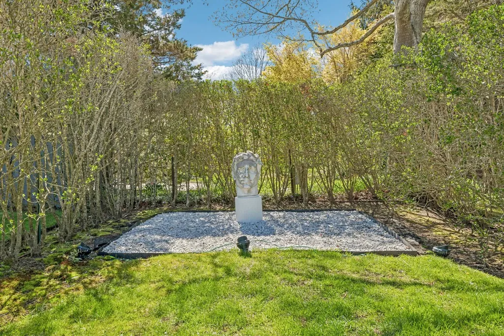 264 Edge Of Woods Road Southampton NY 11968