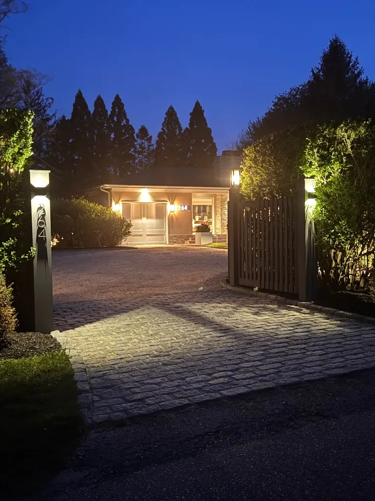 264 Edge Of Woods Road Southampton NY 11968
