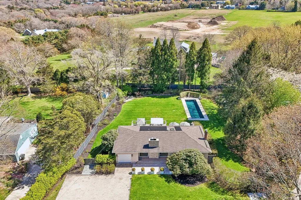 264 Edge Of Woods Road Southampton NY 11968
