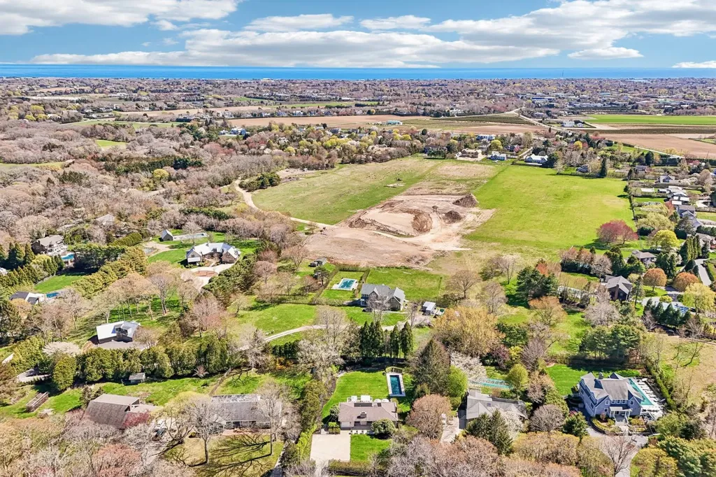 264 Edge Of Woods Road Southampton NY 11968