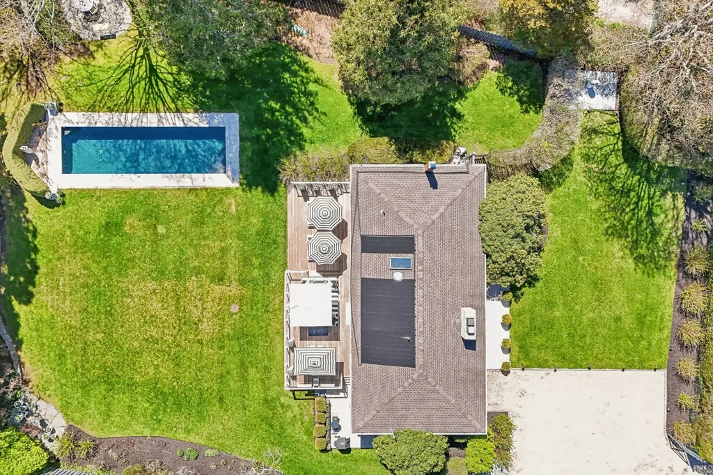 264 Edge Of Woods Road Southampton NY 11968