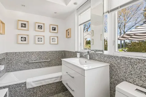 264 Edge Of Woods Road Southampton NY 11968