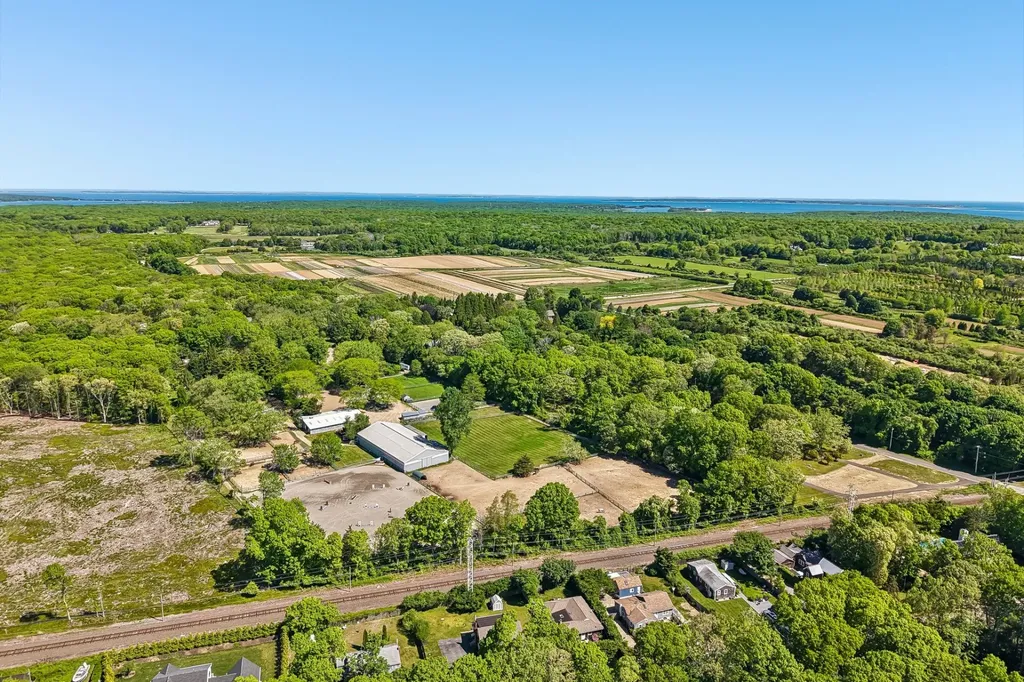 40 Grove Street Amagansett NY 11930