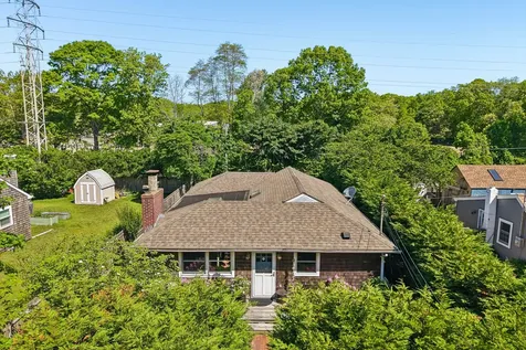 40 Grove Street Amagansett NY 11930