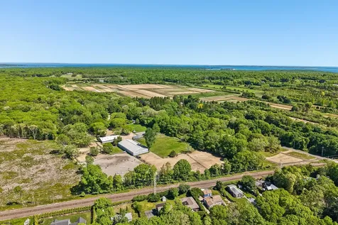 40 Grove Street Amagansett NY 11930