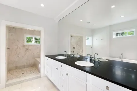 4 Lee Lane Wainscott NY 11975