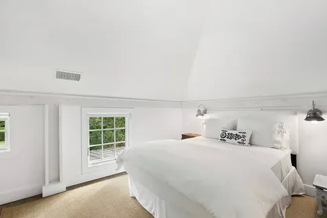 4 Lee Lane Wainscott NY 11975