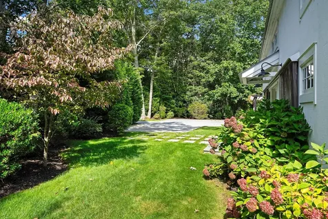 4 Lee Lane Wainscott NY 11975