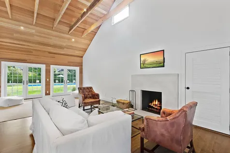 4 Lee Lane Wainscott NY 11975
