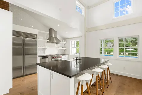 4 Lee Lane Wainscott NY 11975
