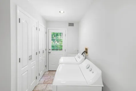 138A Montauk Highway West Hampton NY 11977