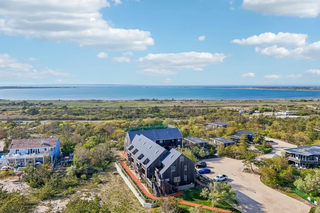 2004 Montauk Highway Amagansett NY 11930