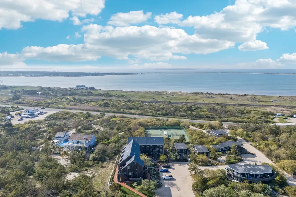 2004 Montauk Highway Amagansett NY 11930