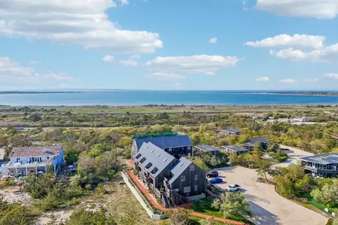 2004 Montauk Highway Amagansett NY 11930