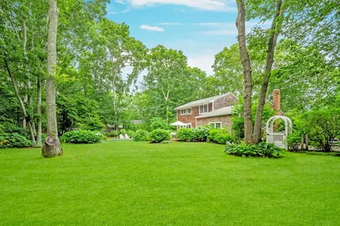 415 Seven Ponds Towd Road Water Mill NY 11976