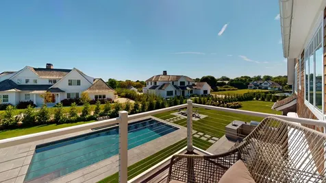 30 Rosko Lane Southampton NY 11968