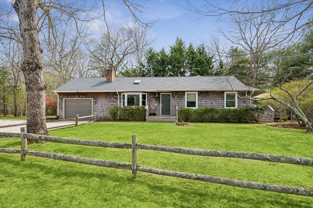 26 Woodbine Drive East Hampton NY 11937