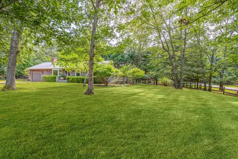 26 Woodbine Drive East Hampton NY 11937
