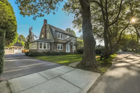 88 Mill Hill Lane East Hampton NY 11937