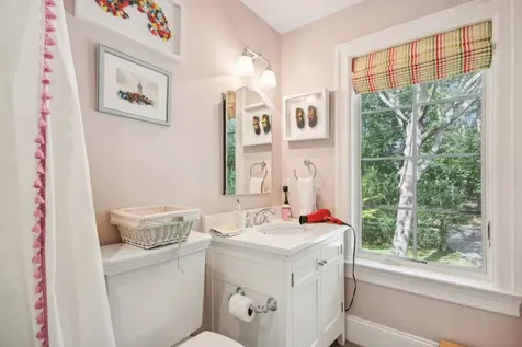 20 Dominy Court East Hampton NY 11937
