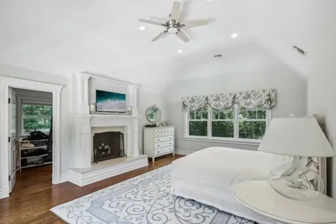 5 Dering Lane East Hampton NY 11937