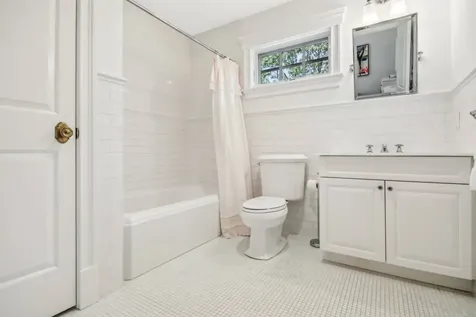 5 Dering Lane East Hampton NY 11937