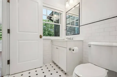 5 Dering Lane East Hampton NY 11937