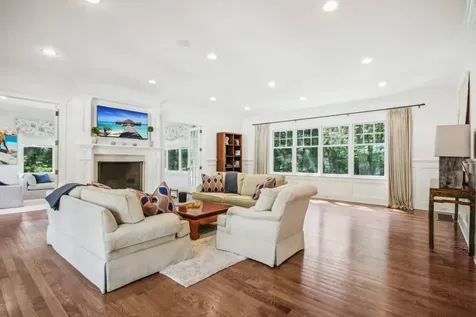5 Dering Lane East Hampton NY 11937