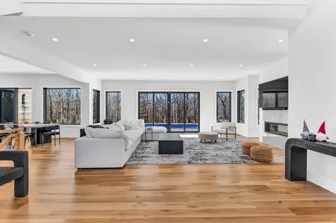 24 Hedges Lane Wainscott NY 11975