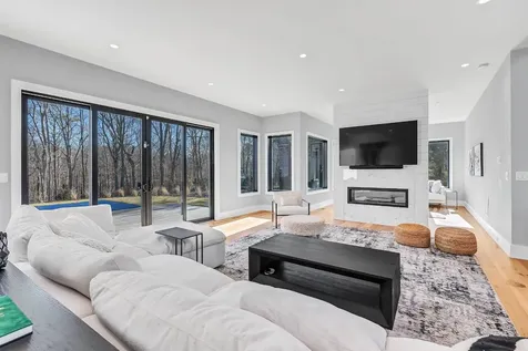 24 Hedges Lane Wainscott NY 11975