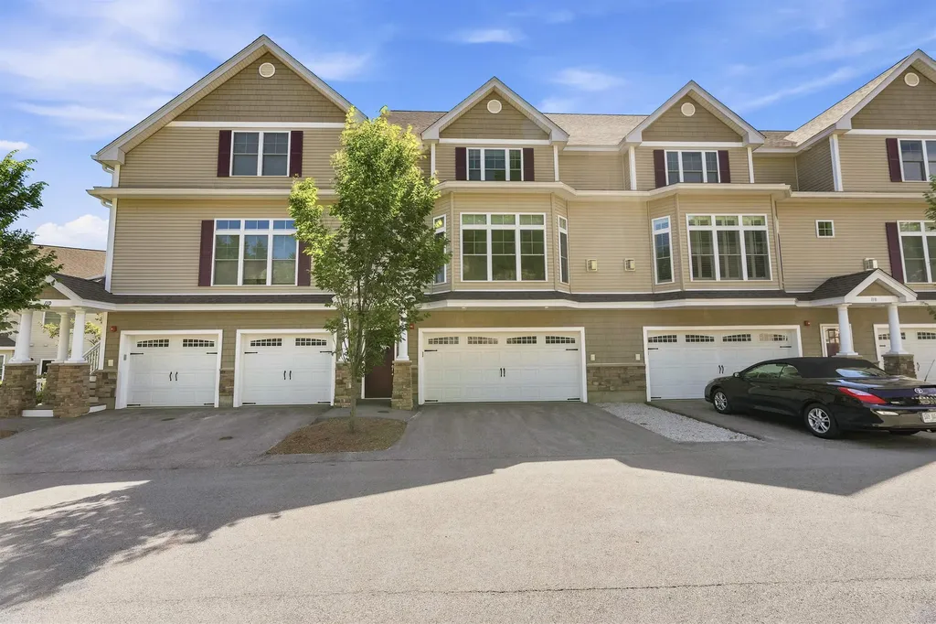 11 Manor Drive Hooksett NH 03106