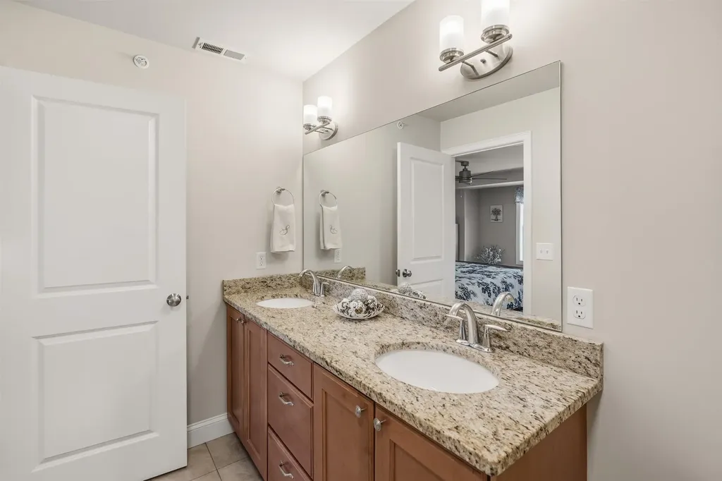 11 Manor Drive Hooksett NH 03106