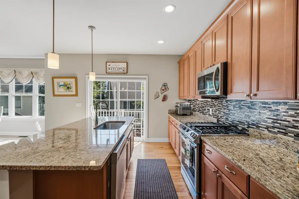 11 Manor Drive Hooksett NH 03106