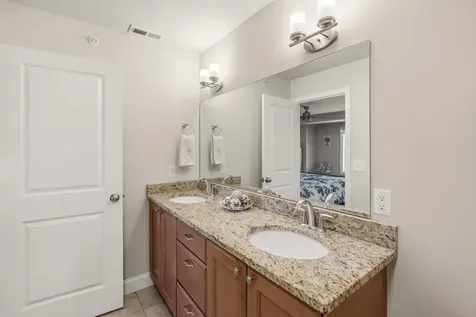 11 Manor Drive Hooksett NH 03106