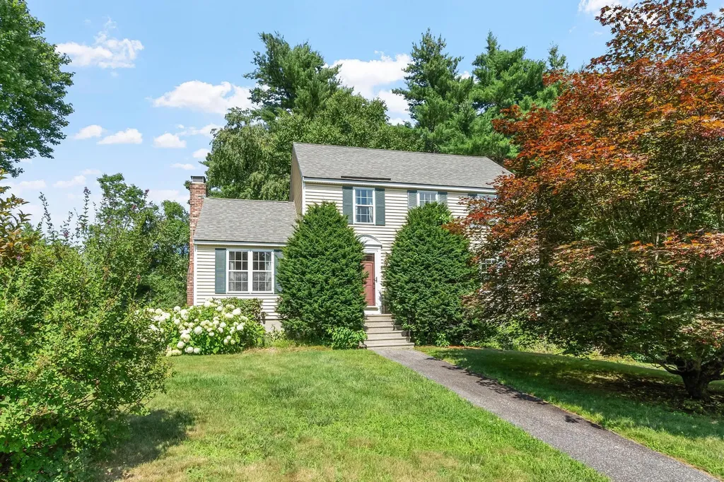 2 Rain Pond Place Derry NH 03038