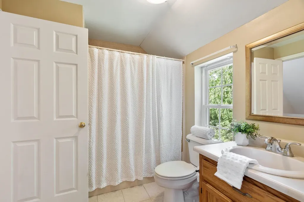2 Rain Pond Place Derry NH 03038