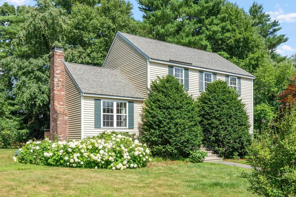 2 Rain Pond Place Derry NH 03038