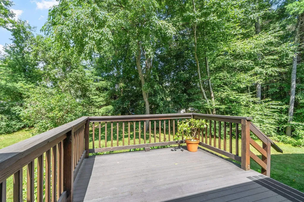 2 Rain Pond Place Derry NH 03038