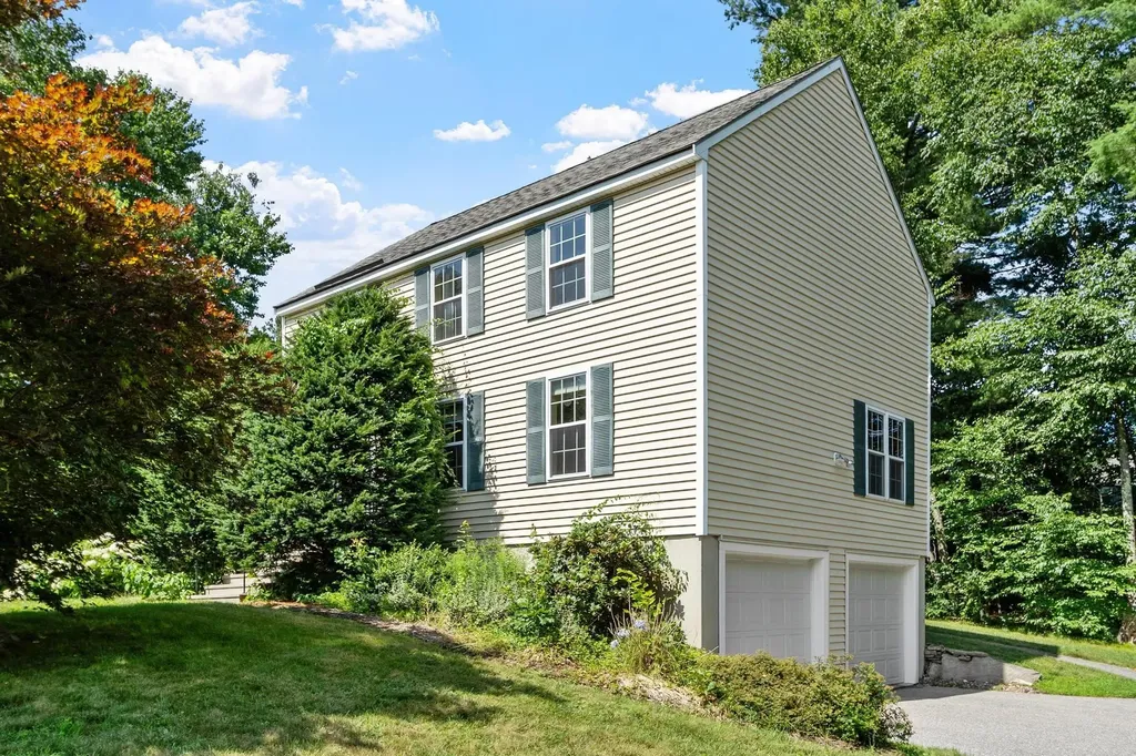 2 Rain Pond Place Derry NH 03038