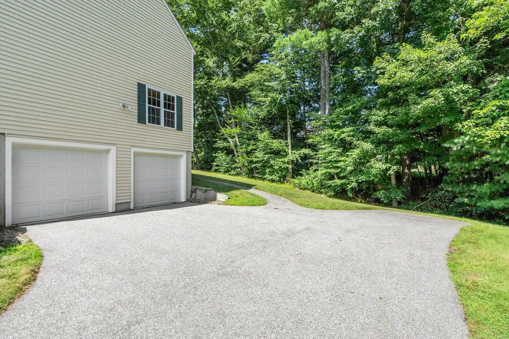 2 Rain Pond Place Derry NH 03038