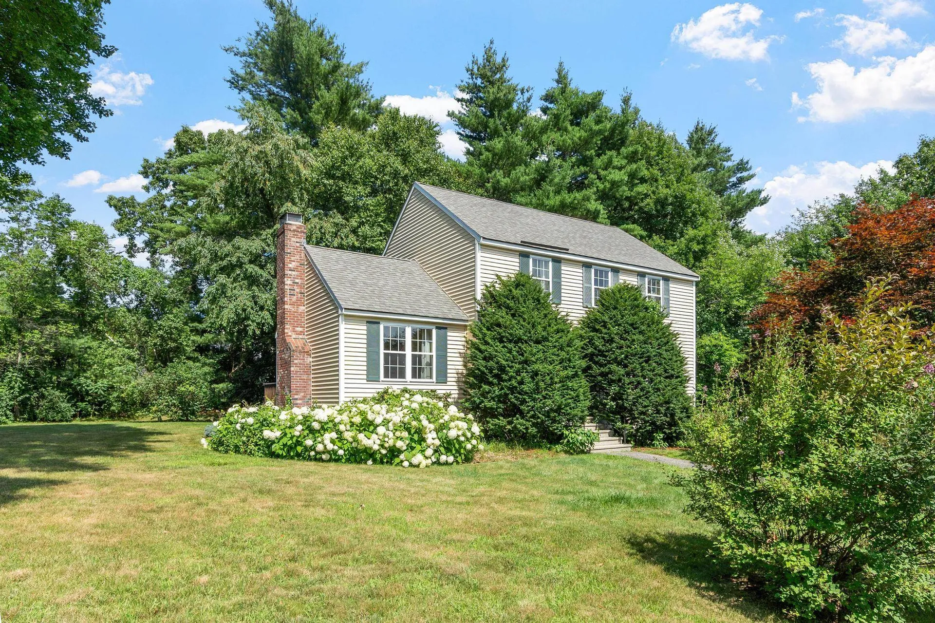 2 Rain Pond Place Derry NH 03038