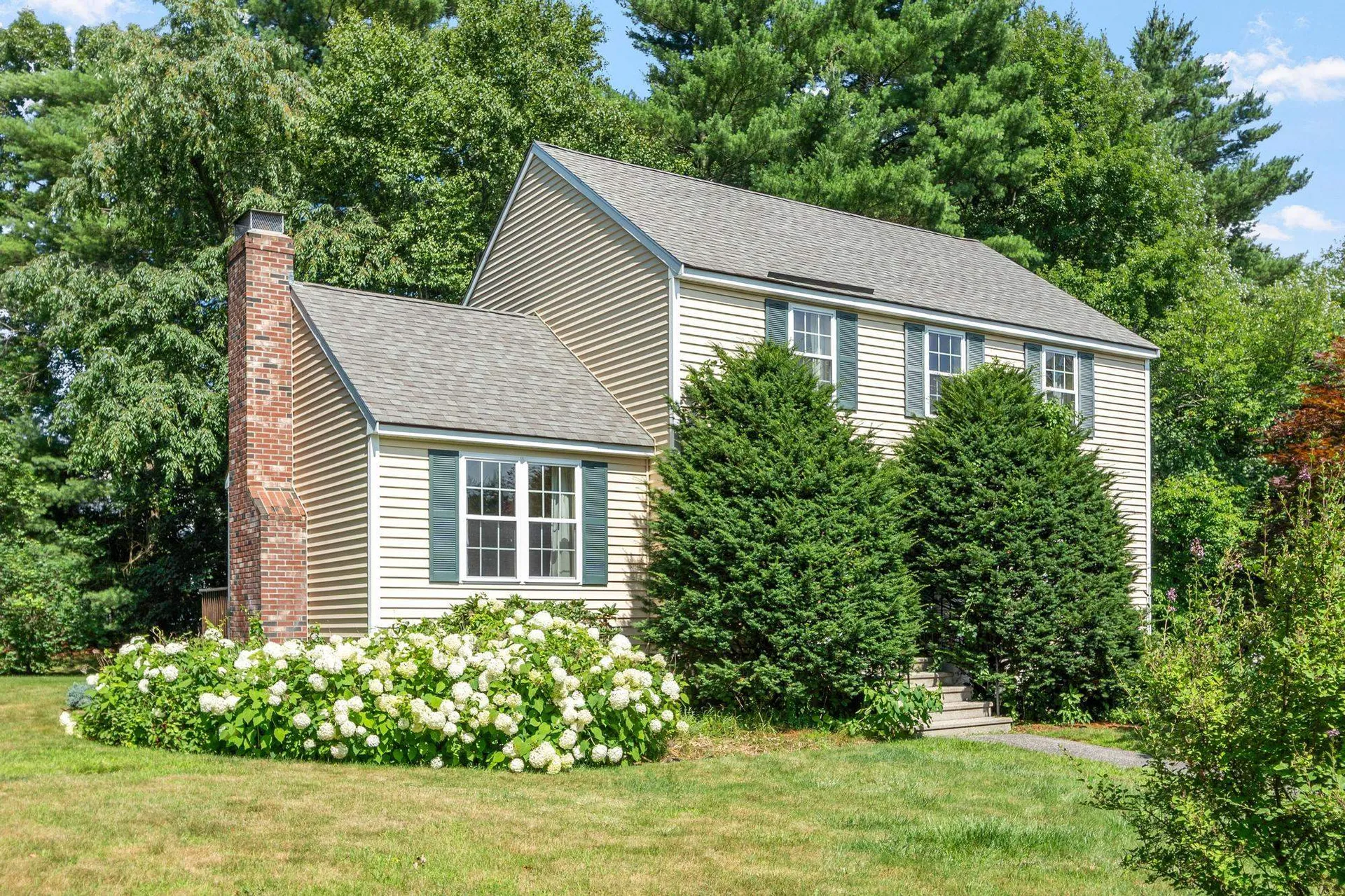 2 Rain Pond Place Derry NH 03038