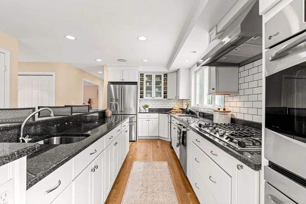 8 Leni Road Windham NH 03087